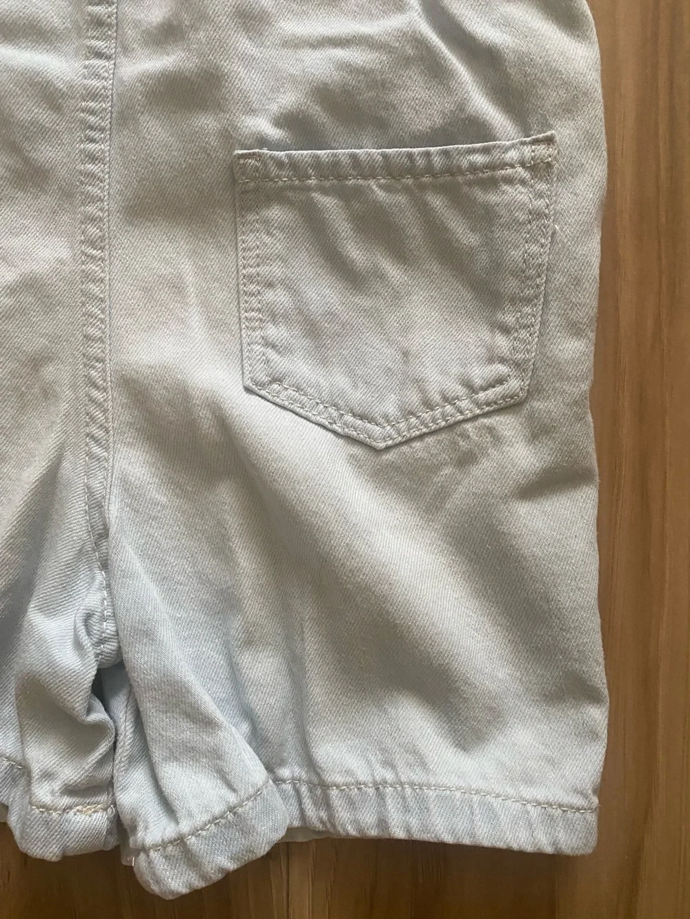 OshKosh B'gosh Light Blue Denim Shortalls with Ruffle Pockets Size 5 Toddler